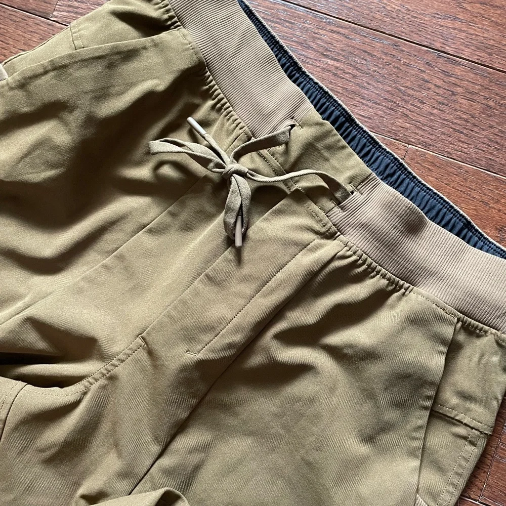 lululemon athletica Men's Khaki Joggers - Picture 3 of 12
